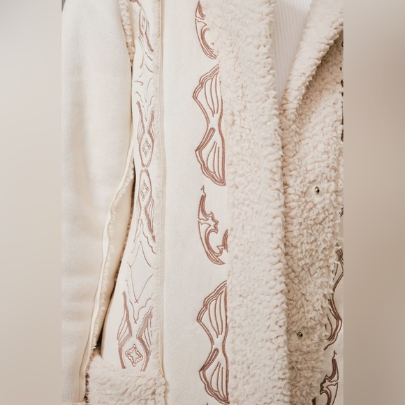 NEW blue b Cream Suede Sherpa Embroidered Western Stitch Long Warm Comfy Jacket - Picture 5 of 7